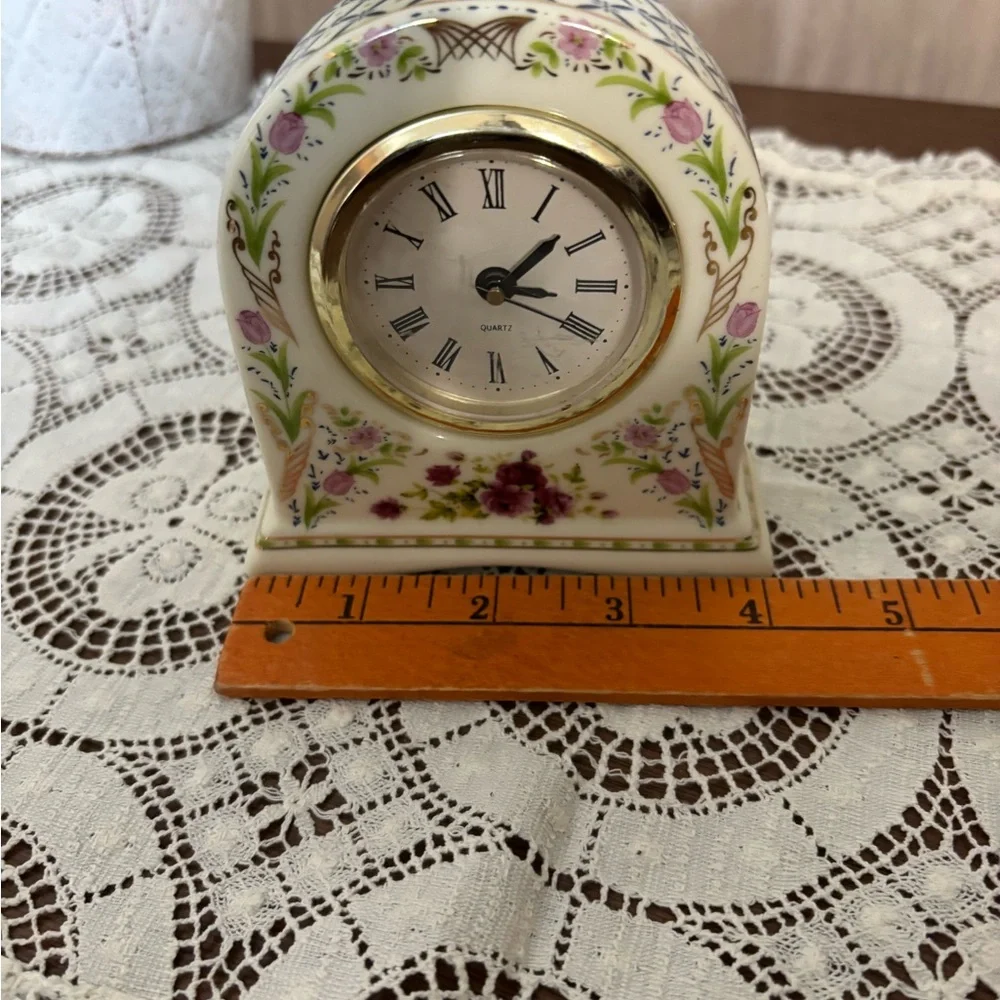JJI International Porcelain Mantel Desk Clock with Floral Design and Gold Trim